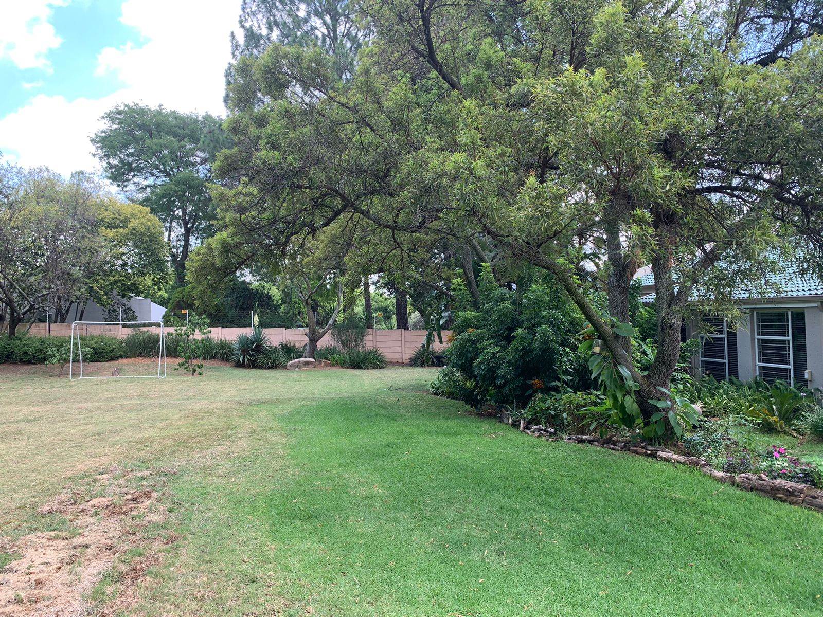 2 Bed Townhouse in Lonehill photo number 19