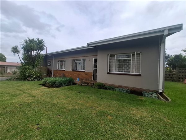 4 Bedroom House 4 Bedroom House