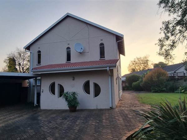 4 Bedroom House 4 Bedroom House