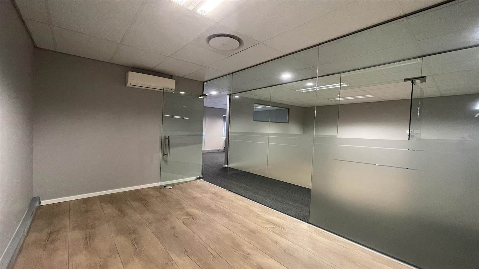 75  m² Commercial space in Durbanville Central photo number 3