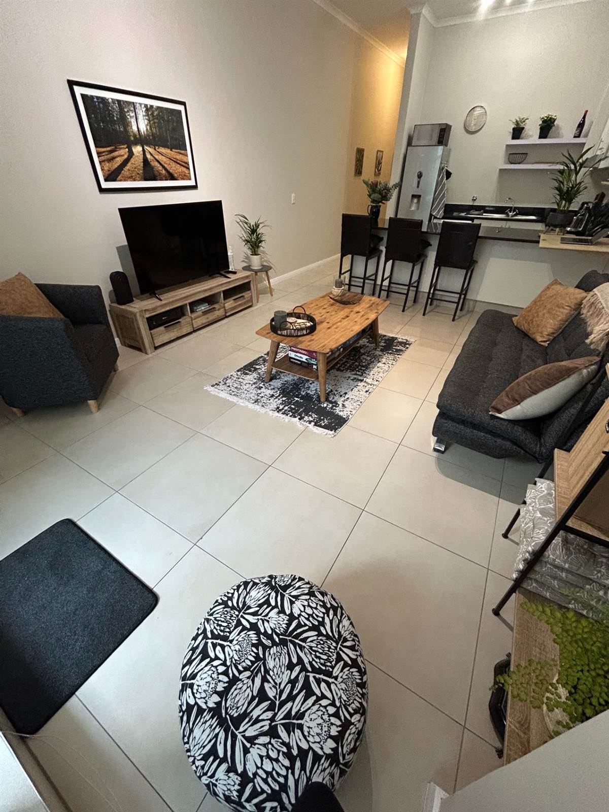 1 Bed Apartment in Muizenberg photo number 2