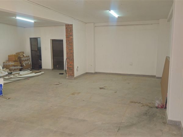 140  m² Retail Space