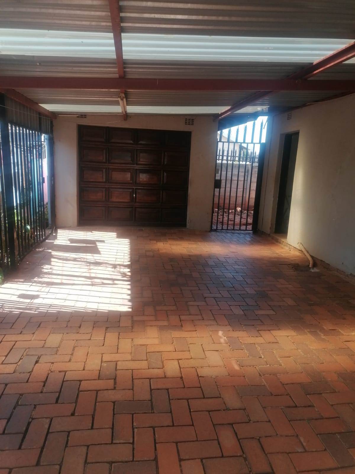 3 Bed House in Lenasia South photo number 19