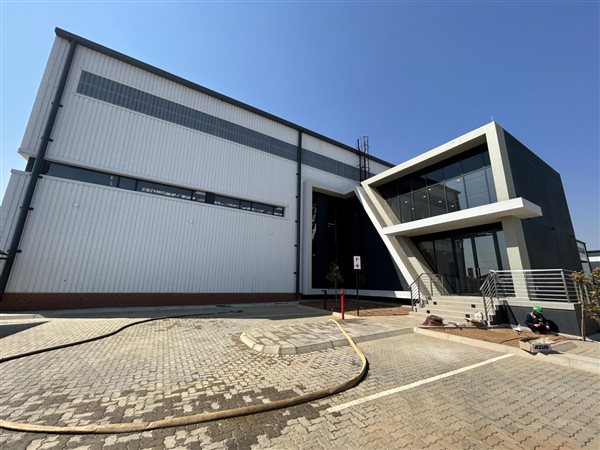 3 702  m² Industrial space