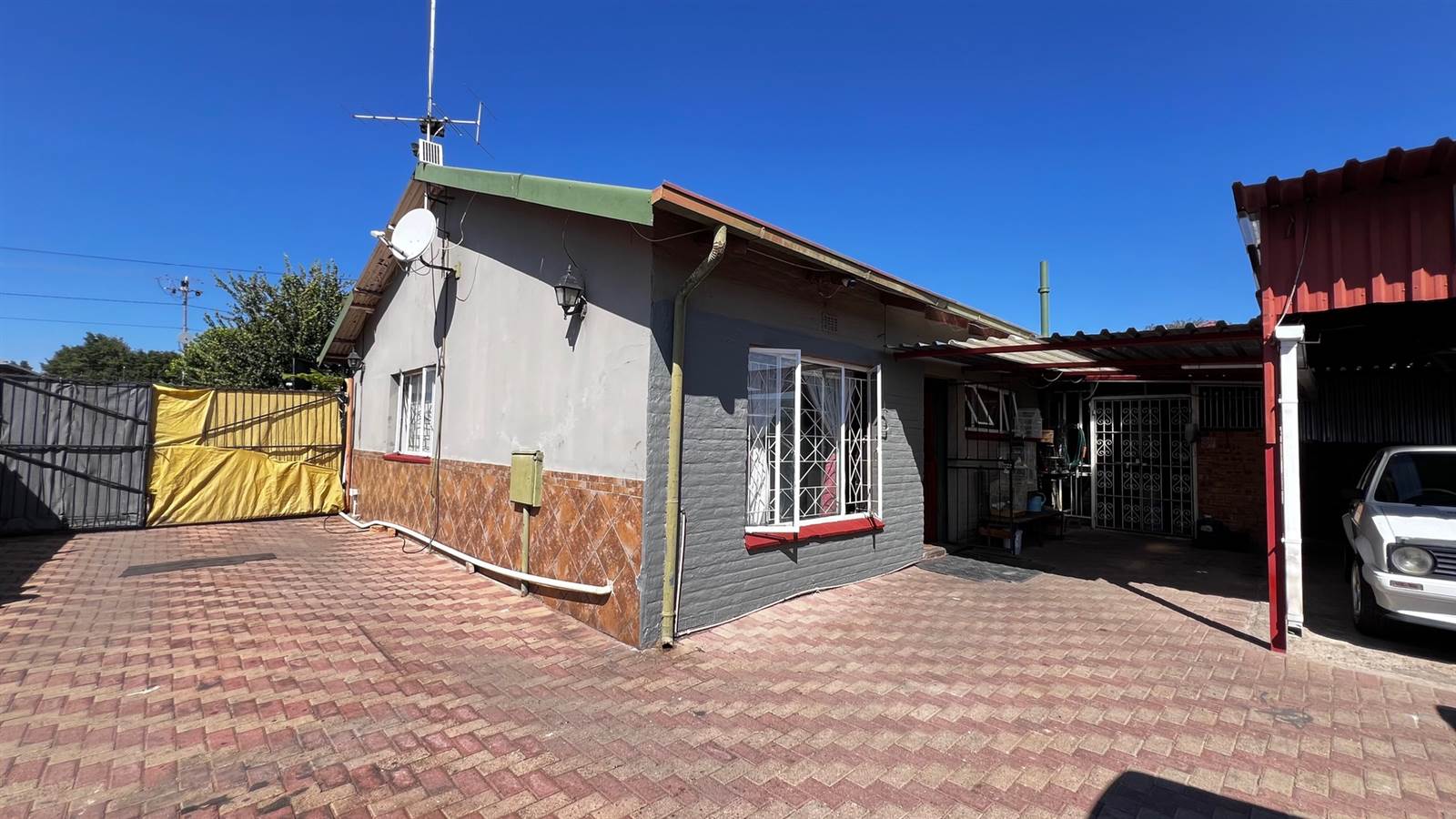 3 Bed House in Krugersdorp West photo number 1