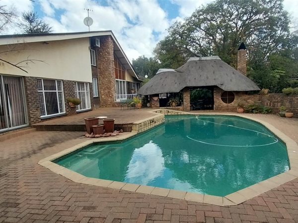 4 Bedroom House 4 Bedroom House