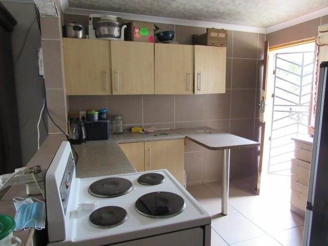 2 Bed House in Lethlabile photo number 4