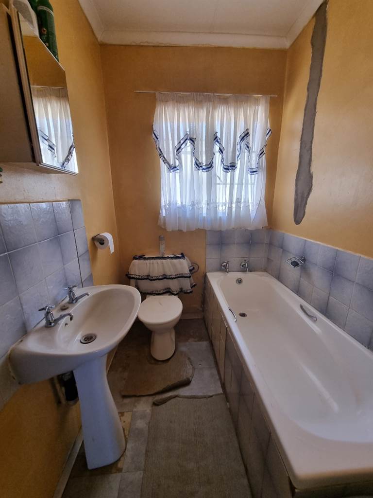 2 Bed House in Harrismith photo number 6