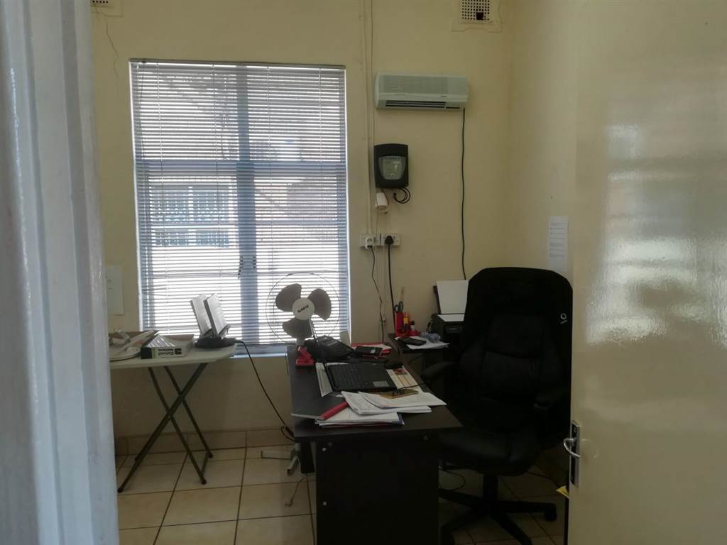 200  m² Office Space in Umbilo photo number 4