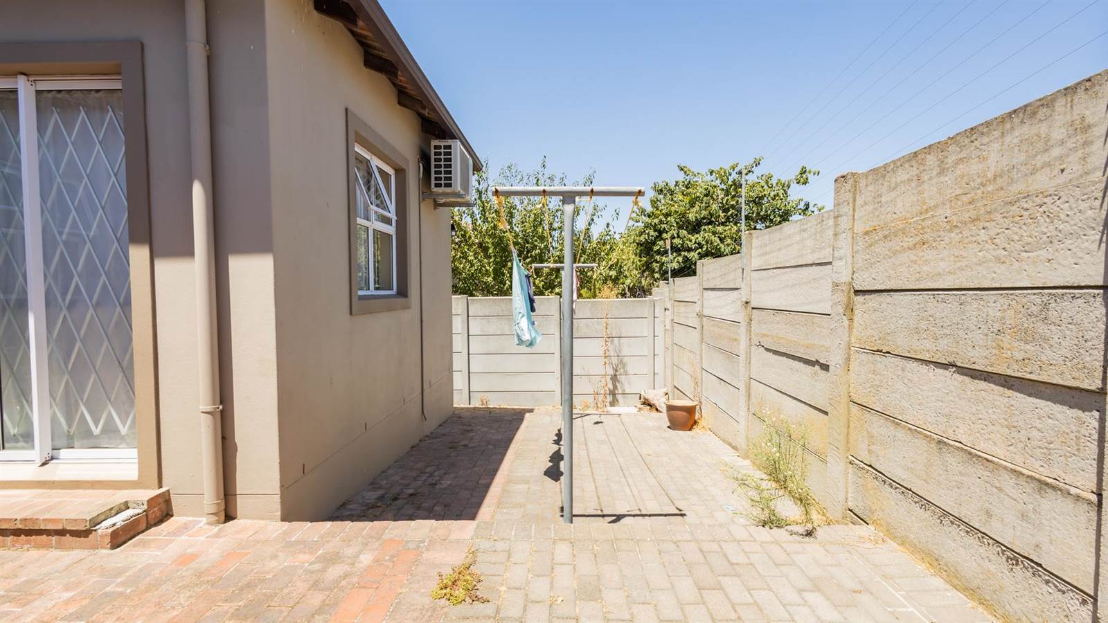 3 Bed Townhouse in Protea Heights photo number 23