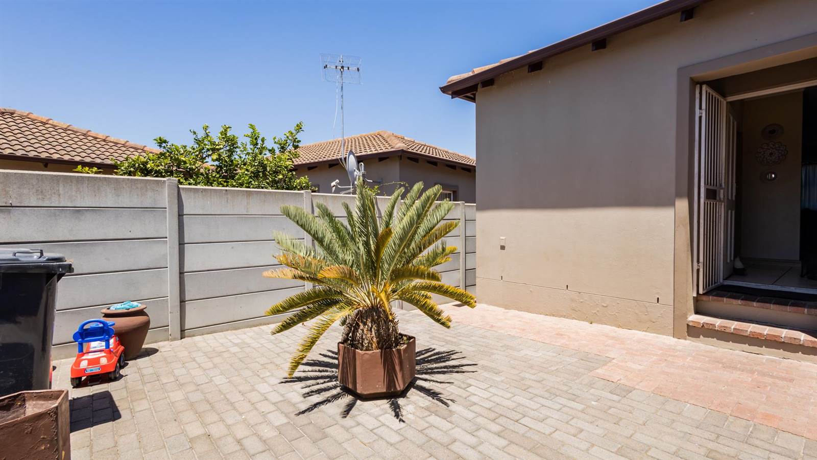 3 Bed Townhouse in Protea Heights photo number 25