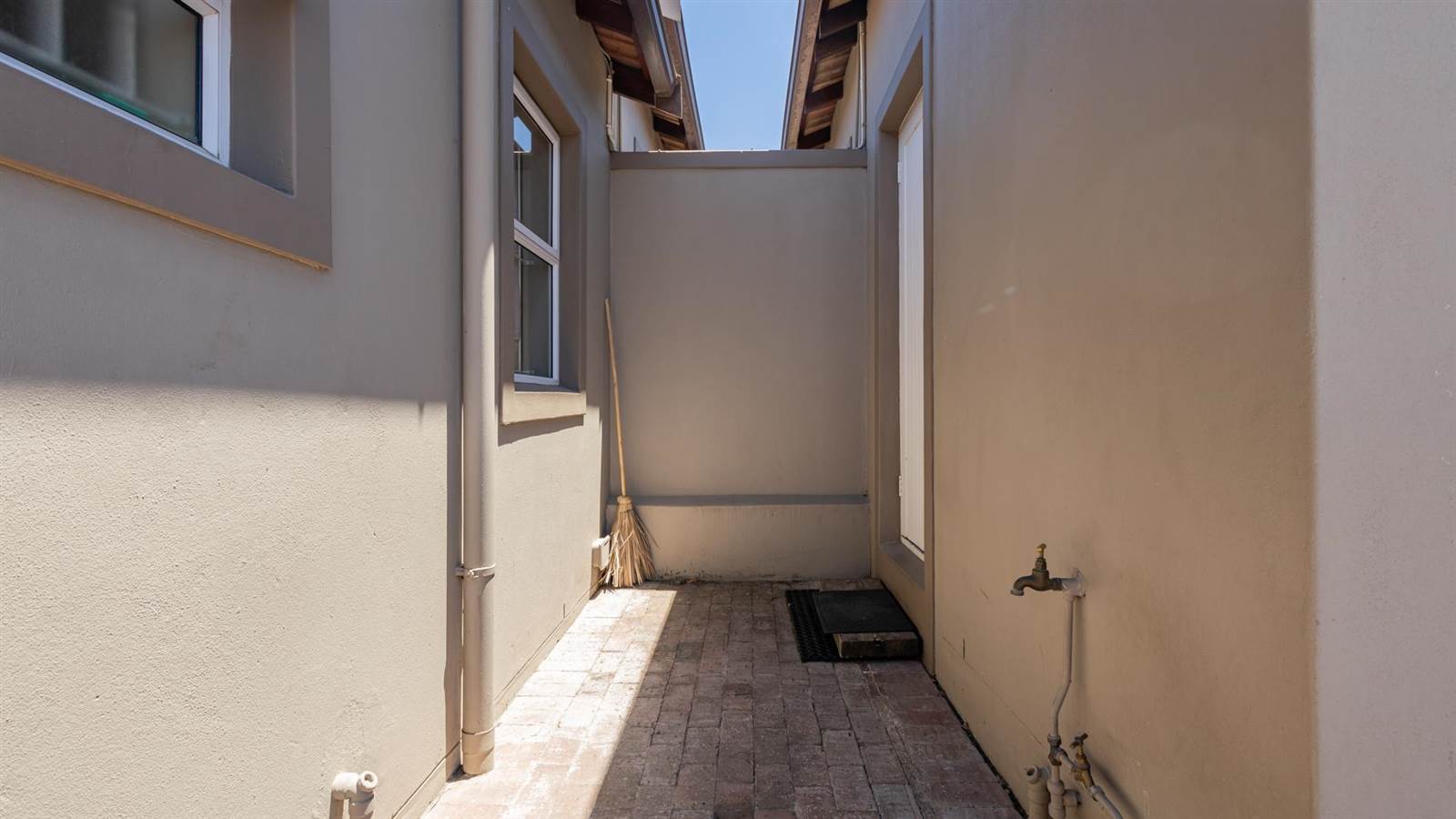 3 Bed Townhouse in Protea Heights photo number 26