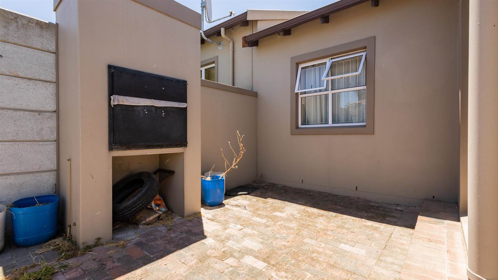 3 Bed Townhouse in Protea Heights photo number 21