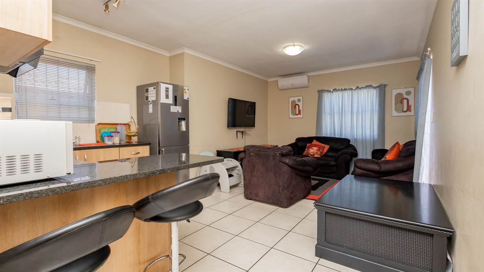 3 Bed Townhouse in Protea Heights photo number 8