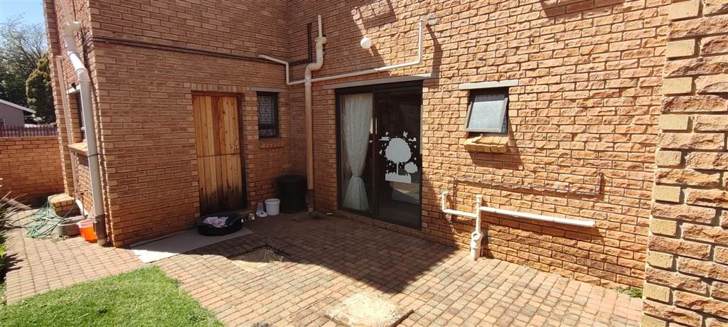 4 Bed House in Flamwood photo number 23