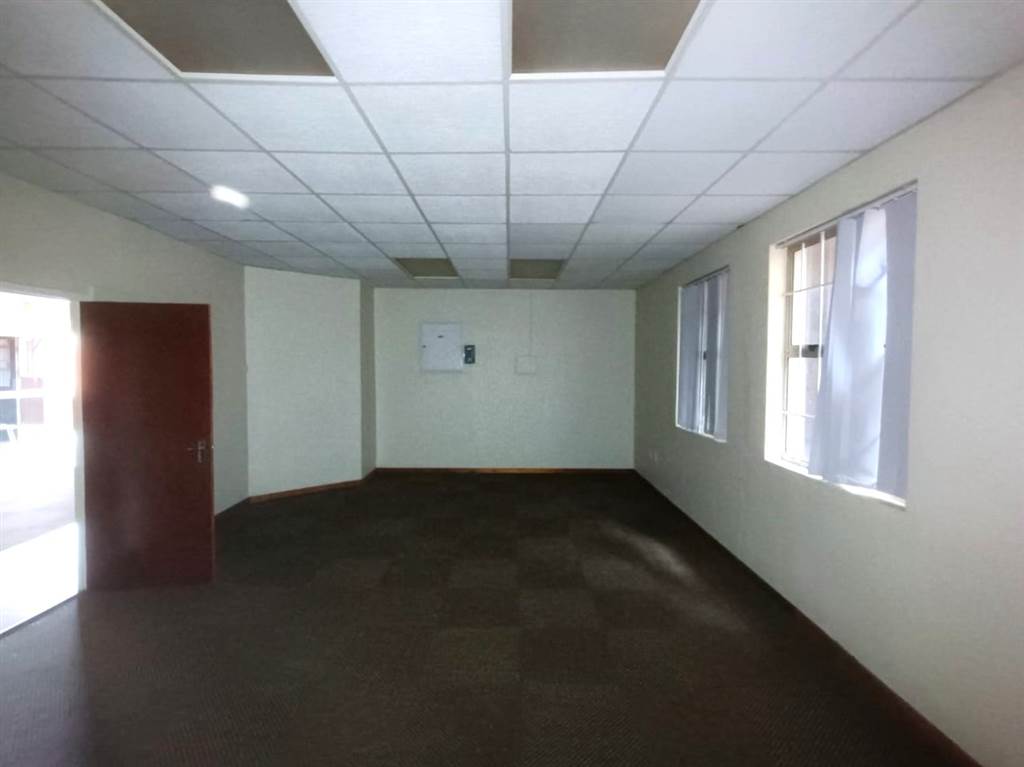 142  m² Commercial space in Empangeni Central photo number 6