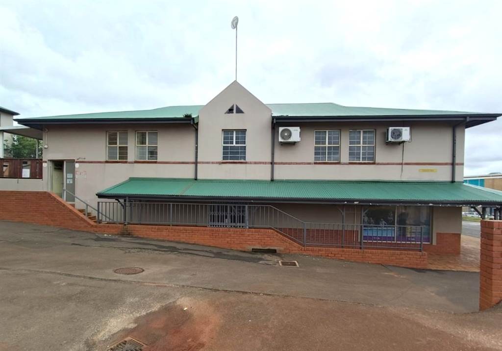 142  m² Commercial space in Empangeni Central photo number 1