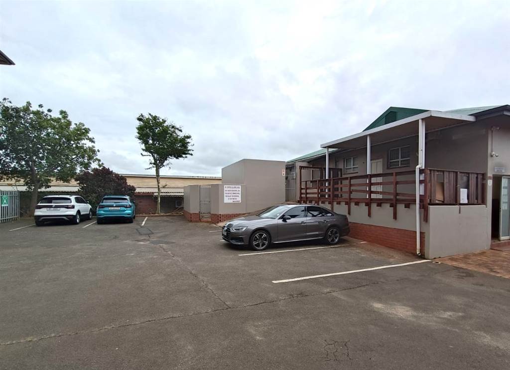 142  m² Commercial space in Empangeni Central photo number 9