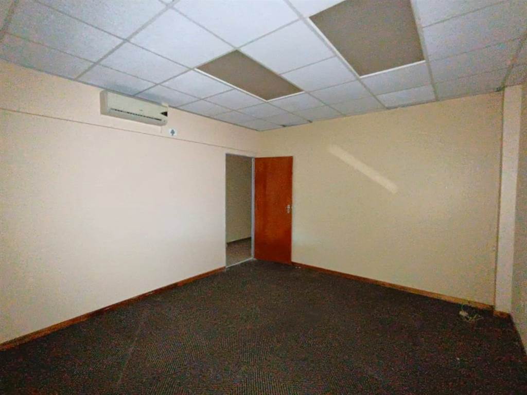 142  m² Commercial space in Empangeni Central photo number 5