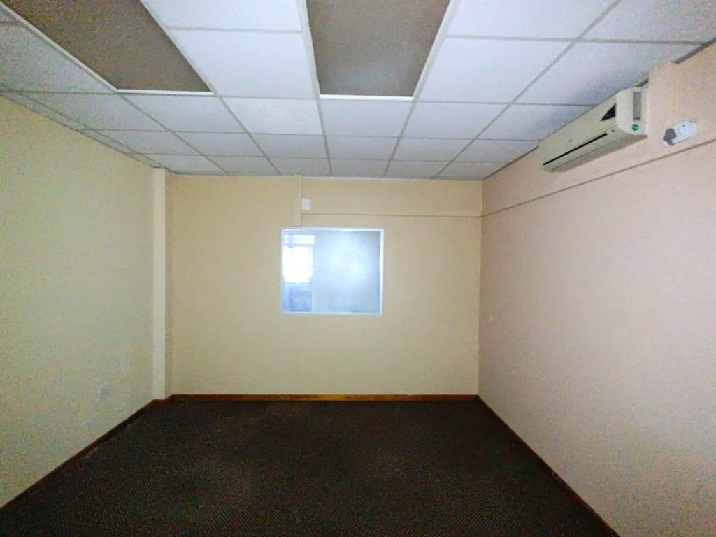142  m² Commercial space in Empangeni Central photo number 4