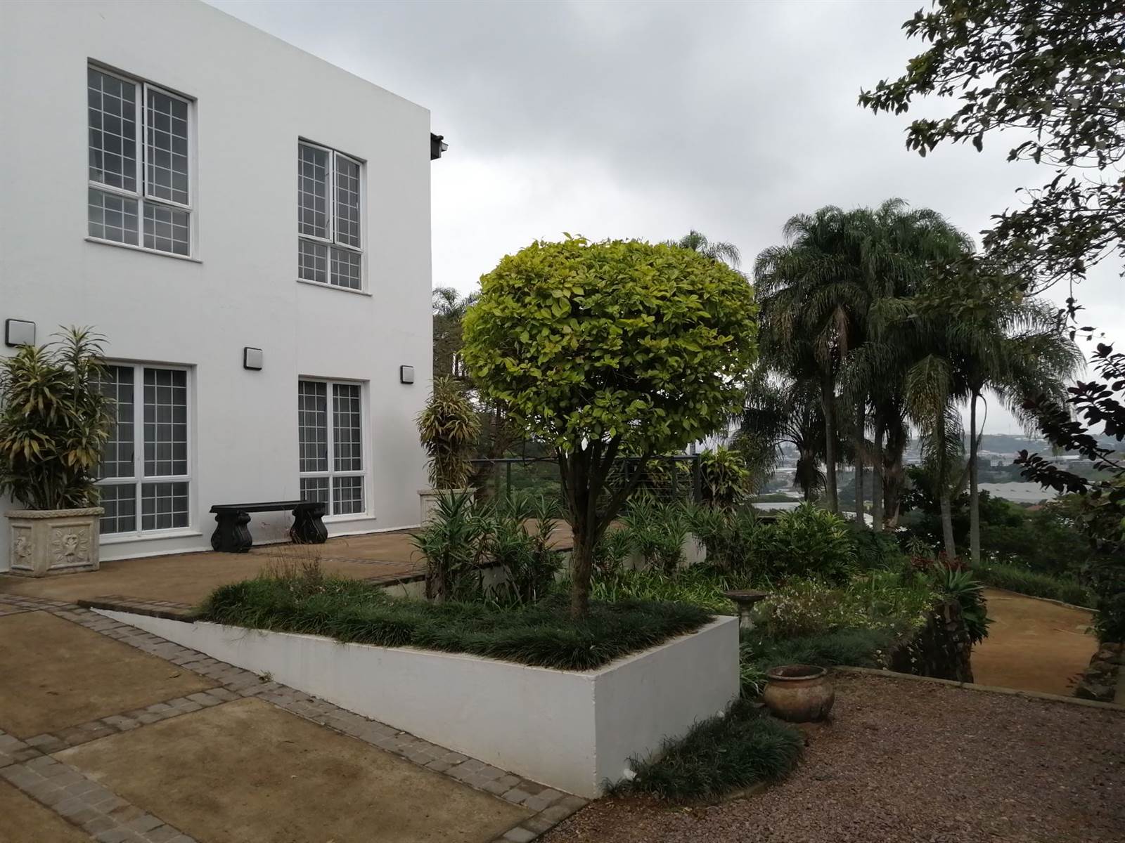 65  m² Commercial space in Kloof photo number 12