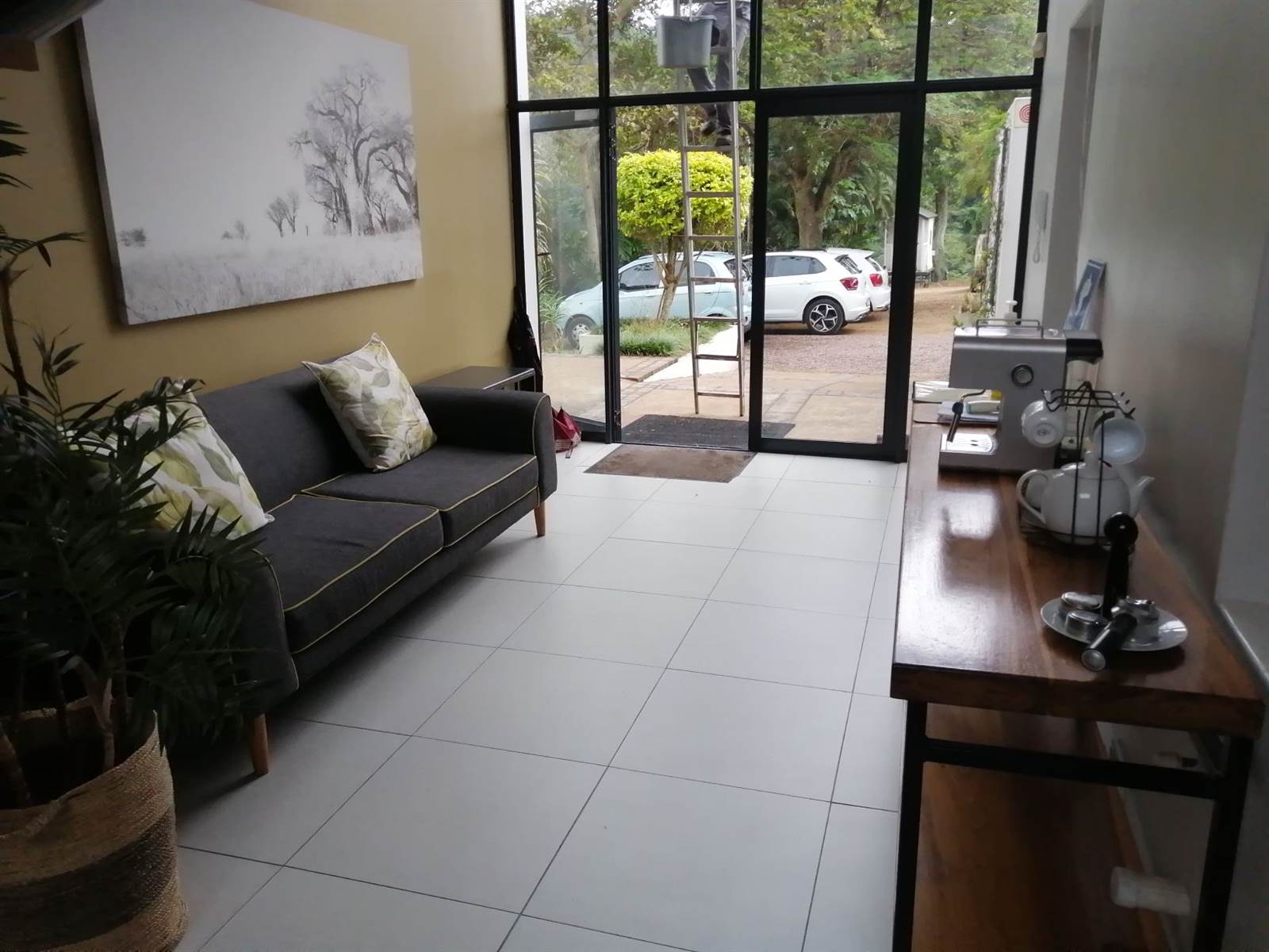 65  m² Commercial space in Kloof photo number 10