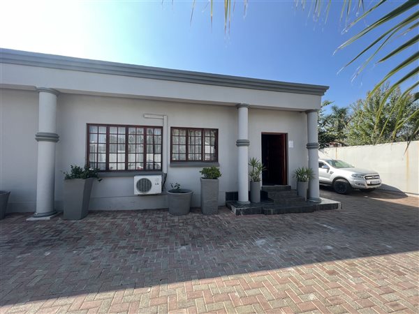 200  m² Commercial space in Sunward Park