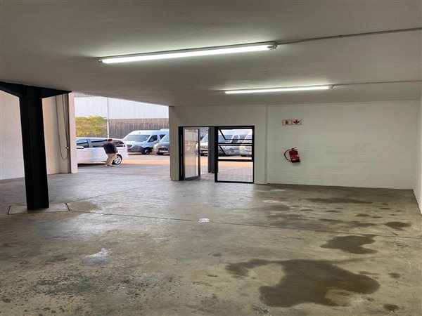 184  m² Commercial space