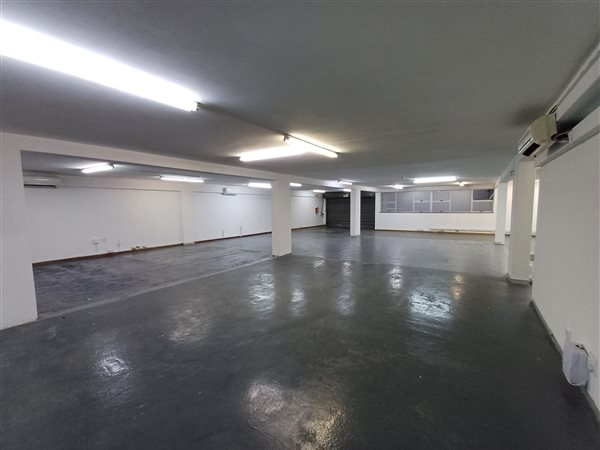 560  m² Commercial space in Windermere