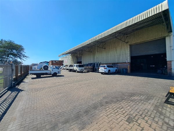 3176  m² Industrial space in Alton
