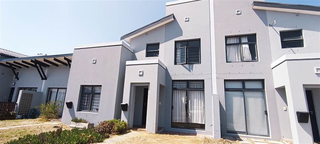2 Bed Townhouse in Muizenberg photo number 3