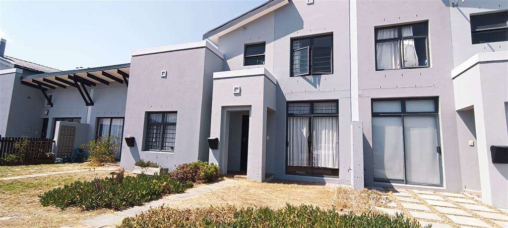 2 Bed Townhouse in Muizenberg photo number 19