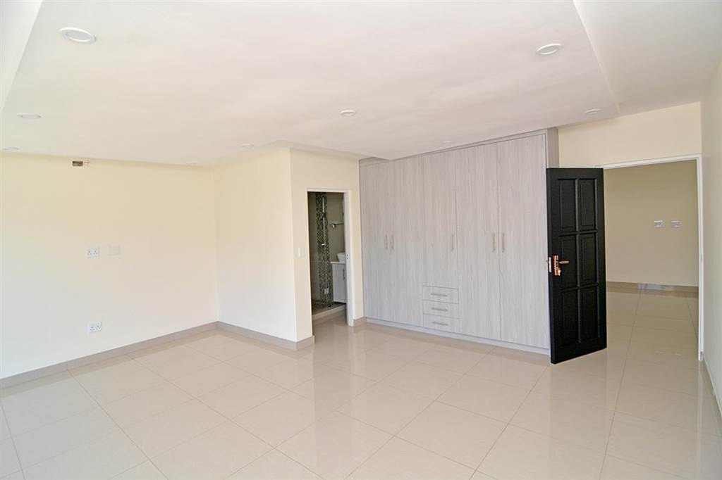 3 Bed Townhouse in Bedfordview photo number 8