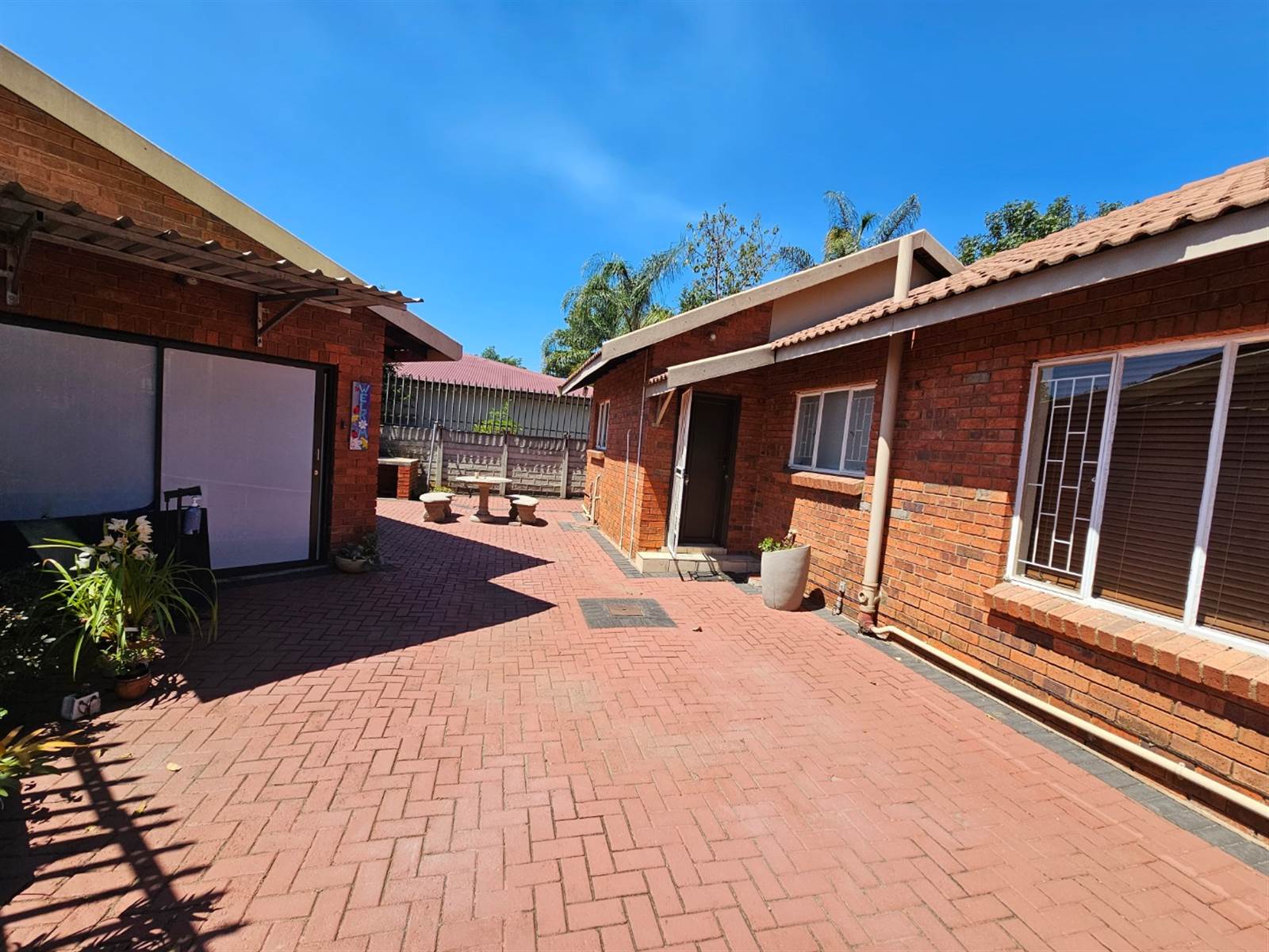 101  m² Commercial space in Rustenburg Central photo number 1