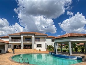 6 Bed House in Blue Saddle Ranches