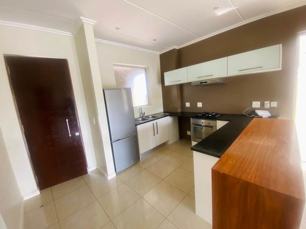 2.5 Bed Apartment in Bryanston photo number 7