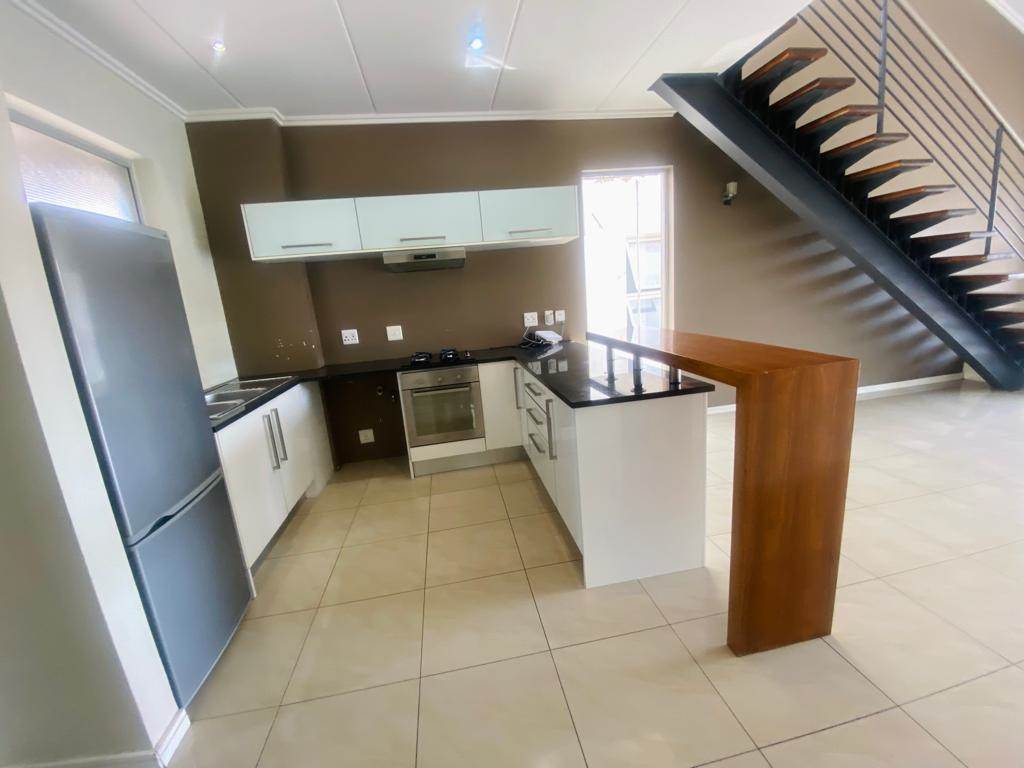 2.5 Bed Apartment in Bryanston photo number 6