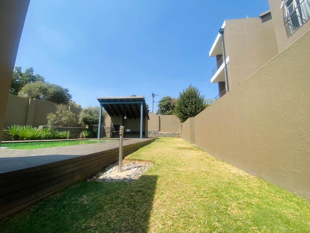2.5 Bed Apartment in Bryanston photo number 5