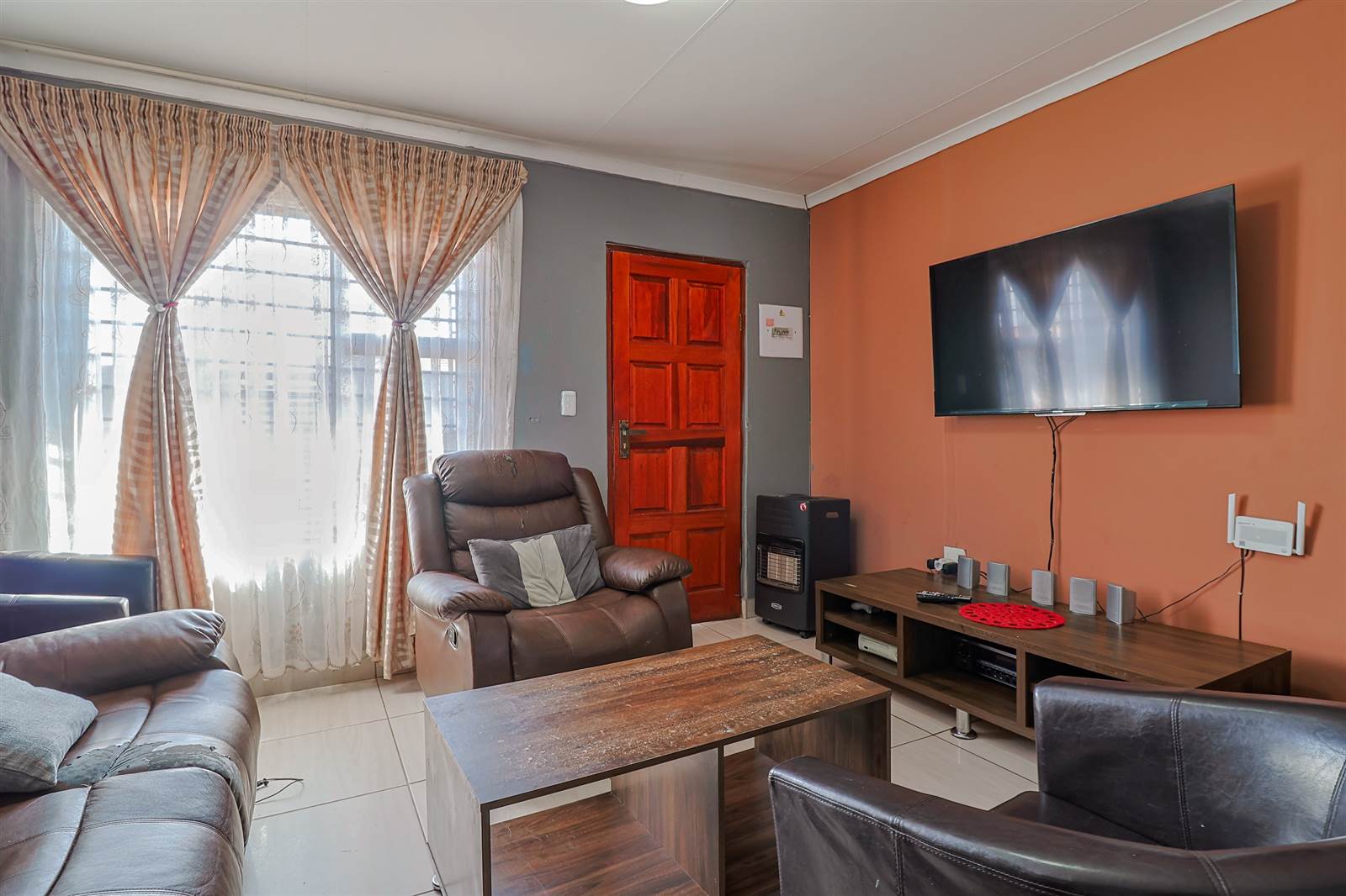 2 Bed House in Lenasia South photo number 5