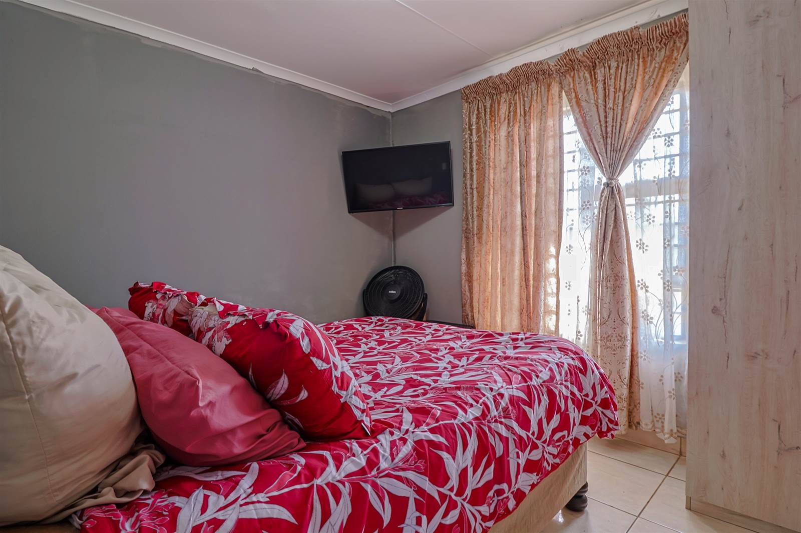 2 Bed House in Lenasia South photo number 9