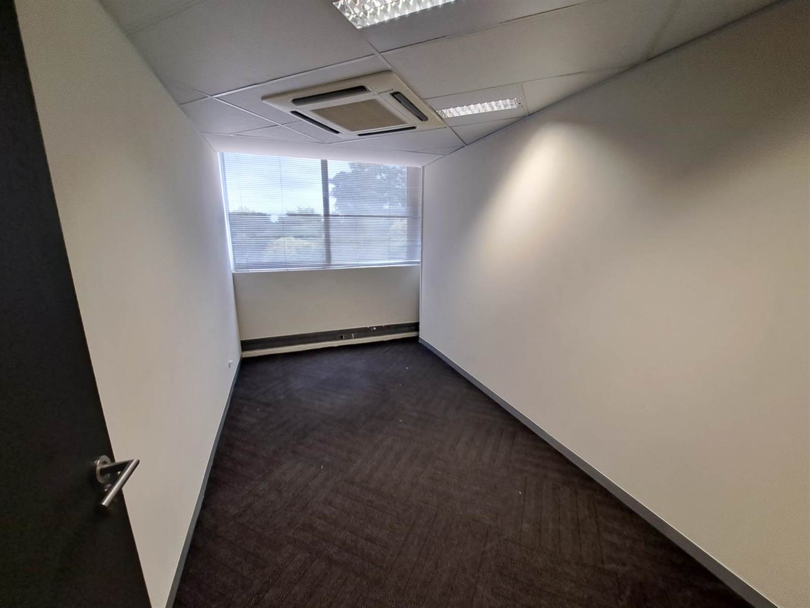 200  m² Office Space in Centurion CBD photo number 4