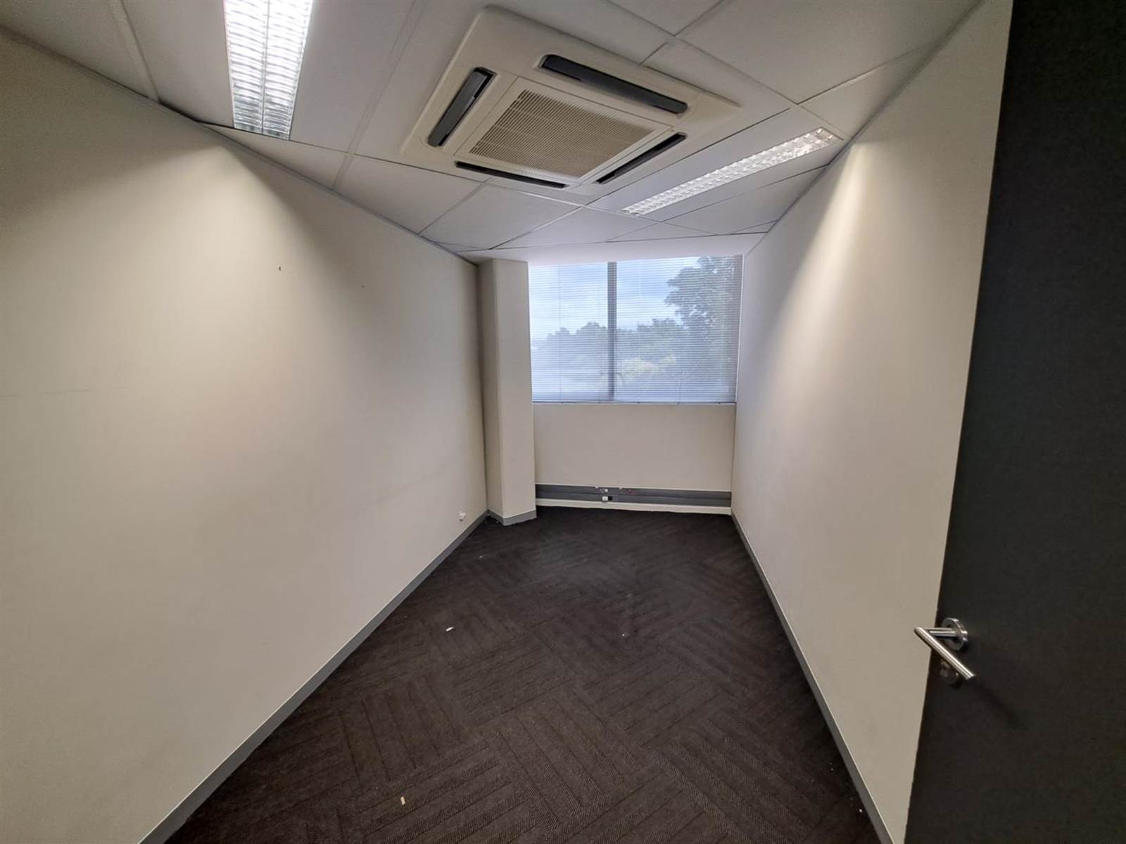 200  m² Office Space in Centurion CBD photo number 2