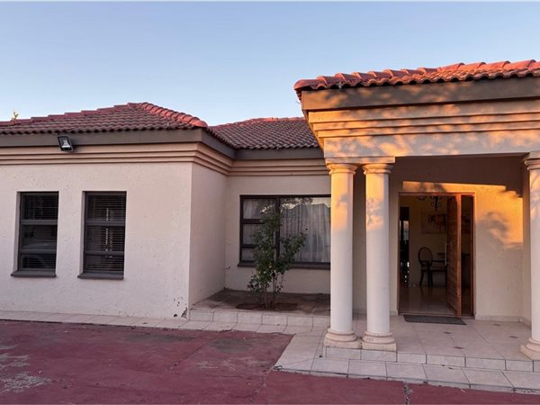 4 Bedroom House 4 Bedroom House