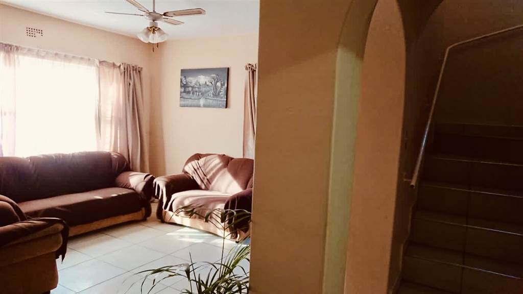 3 Bed Apartment in Vryheid photo number 5