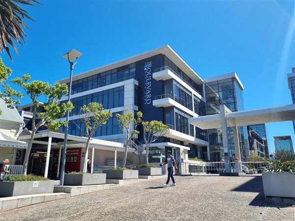 148  m² Commercial space in Woodstock