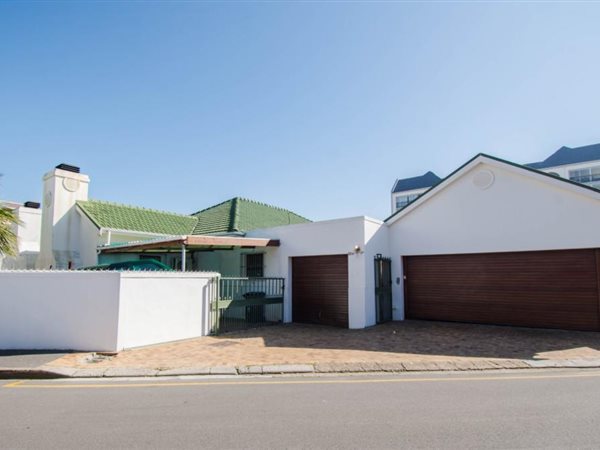 4 Bedroom House 4 Bedroom House