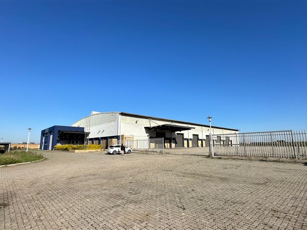 3 250  m² Industrial space