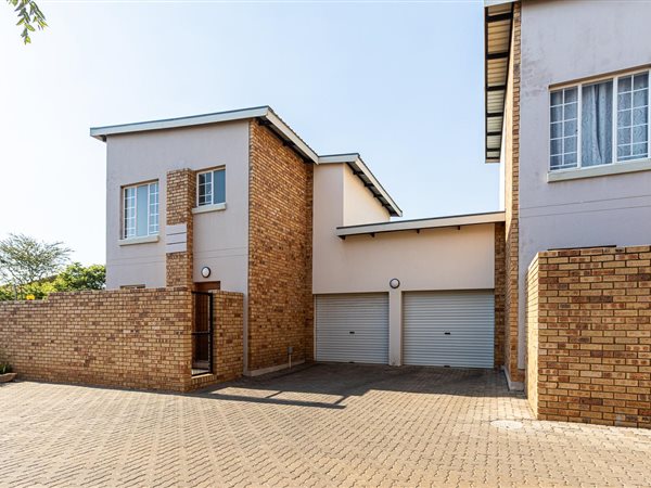 2 Bed Townhouse in Silver Lakes