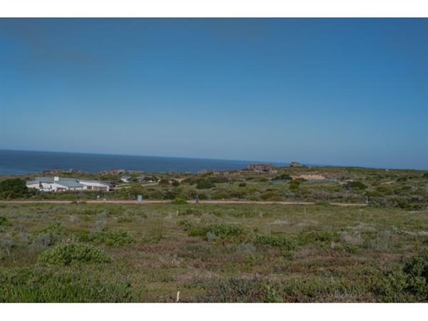 824 m² Land available in Stilbaai