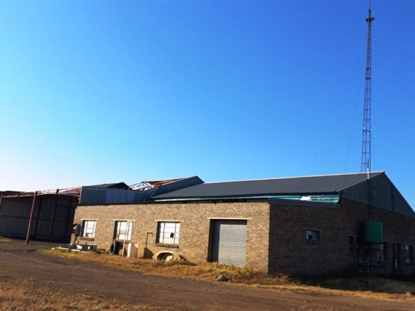 858  m² Industrial space